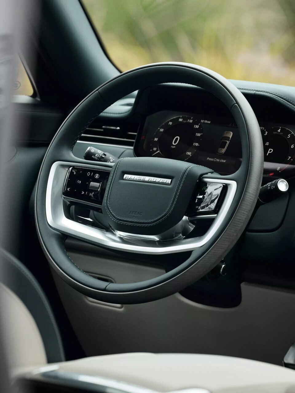 این شاسیبلند ۲۲ میلیارد تومانی با طلا تزئین شده است +عکس