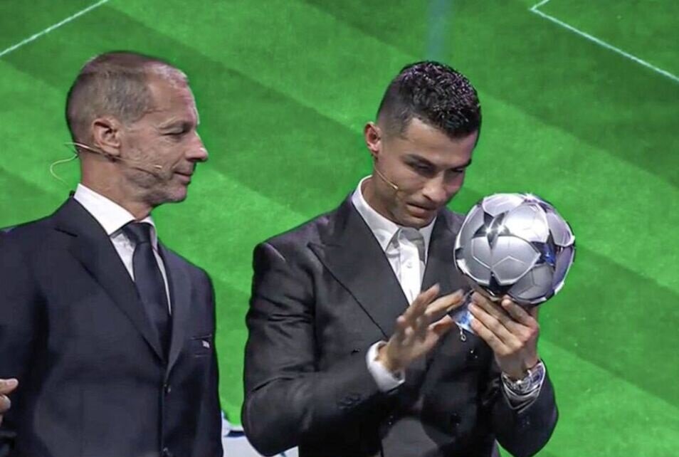 جایزه ویژه برای CR7؛ رونالدو توپ نقرهای گرفت +عکس