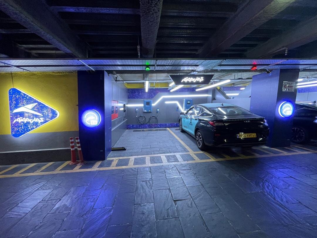 کرمان موتور اولین ایستگاه شارژ خودروهای برقی را در تهران راه انداخت