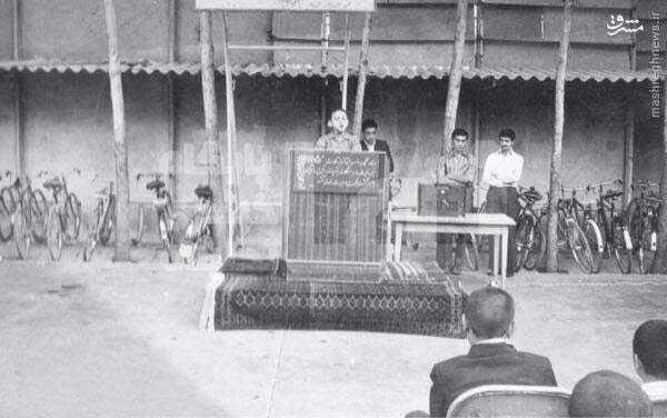 محمدجواد ظریف در حال سخنرانی در کودکی +عکس