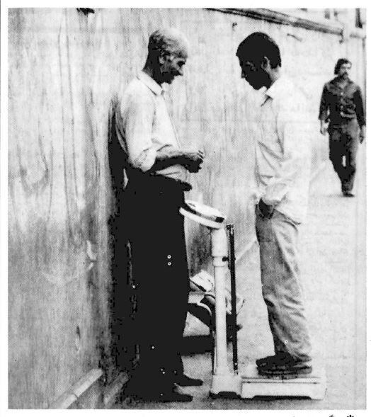 عکسهای پیادهروهای تهران ۴۰ سال پیش: از غازچرانی تا بساط قلیان!