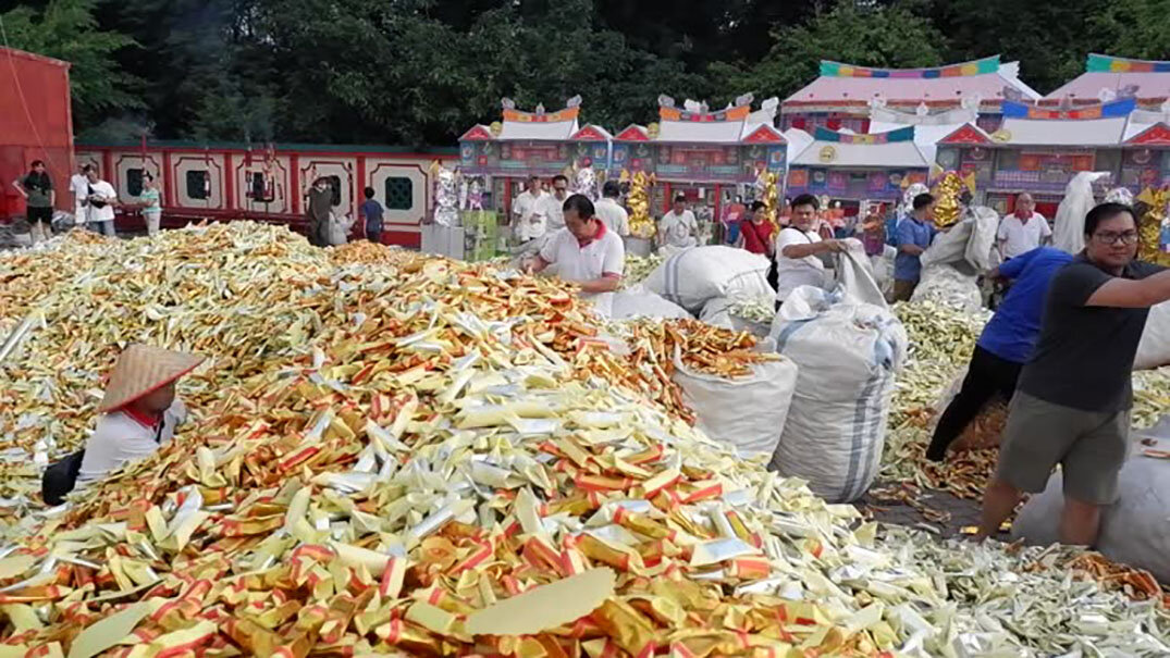 جشنواره ارواح گرسنه کشور اندونزی