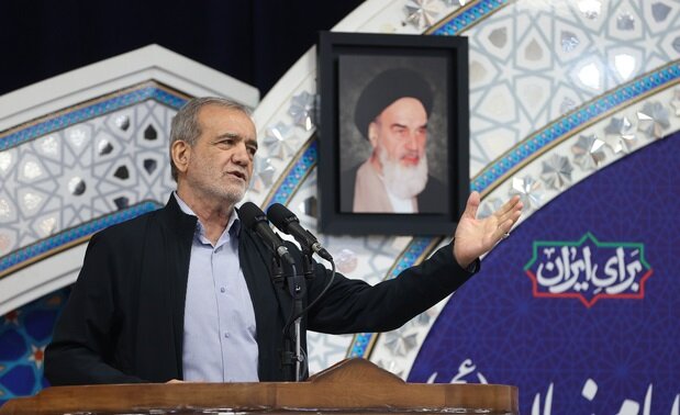 پزشکیان: کسی نباید از قطار انقلاب پیاده شود