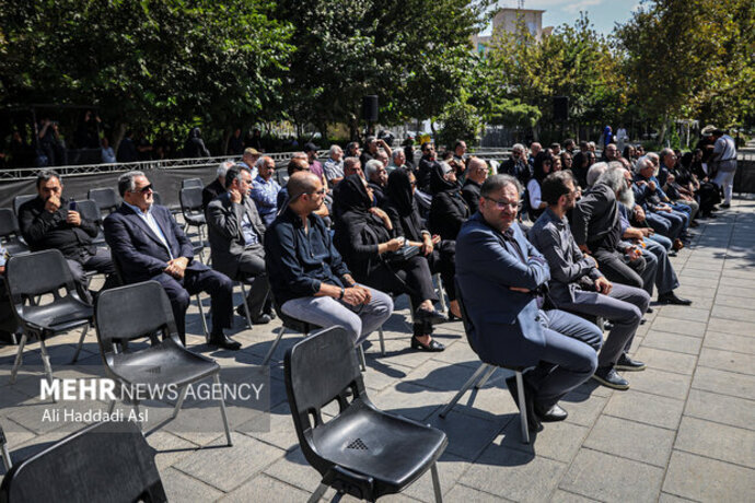 چهرههای هنری در مراسم تشییع «پری صابری» آمدند