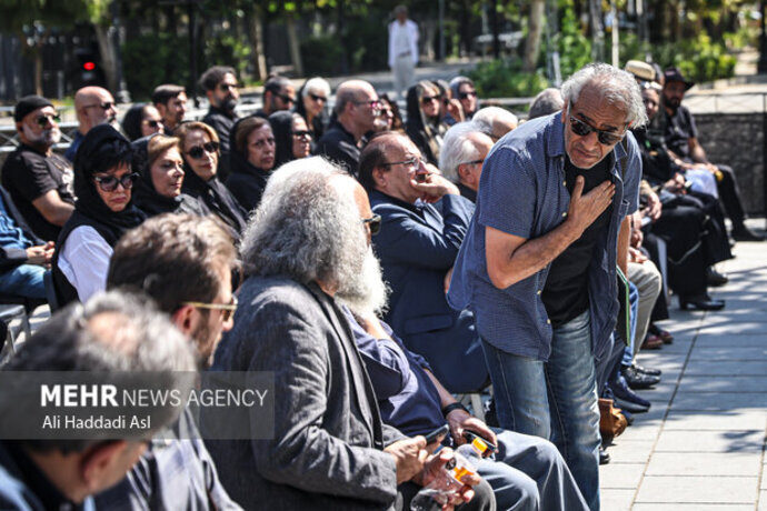 چهره‌های هنری در مراسم تشییع «پری صابری» آمدند