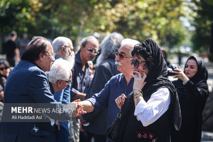 چهرههای هنری در مراسم تشییع «پری صابری» آمدند