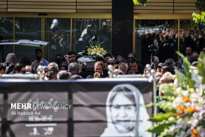 چهرههای هنری در مراسم تشییع «پری صابری» آمدند