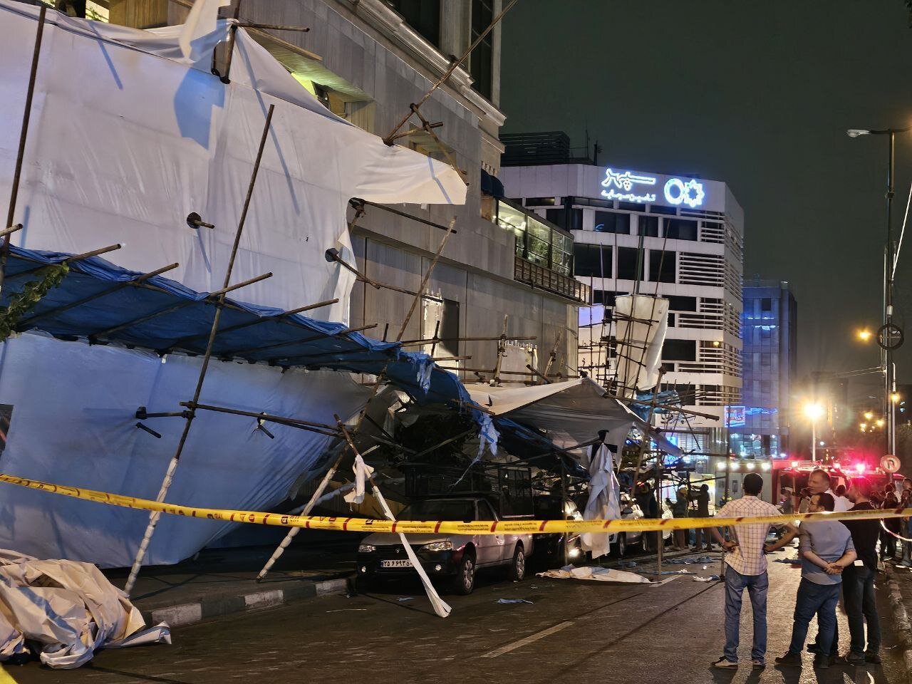 باد شدید، این ماشینها را در خیابان جردن نابود کرد! +تصاویر اختصاصی