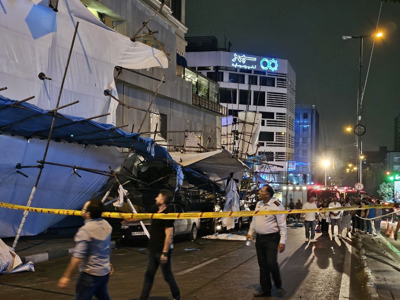 باد شدید، این ماشینها را در خیابان جردن نابود کرد! +تصاویر اختصاصی