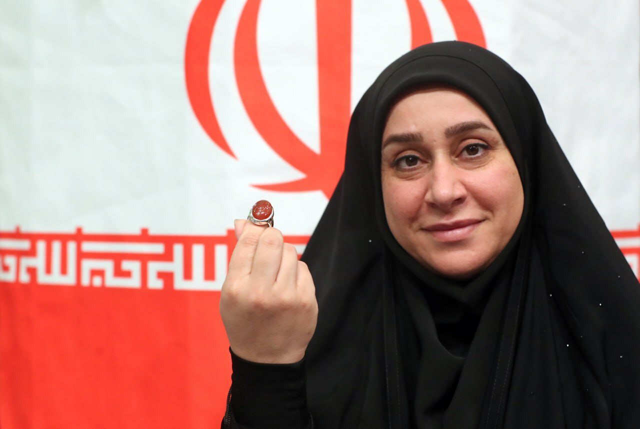 هدیه رهبر انقلاب به دختر مدالآور ایران چه بود؟ +عکس