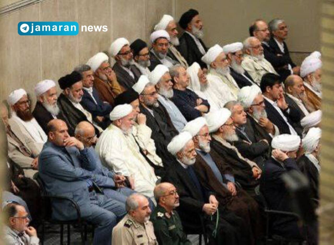 تصاویر| احمدینژاد در دیدار با رهبری پشتسر چه کسانی نشست؟