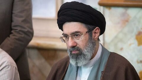 تصویر مجتبی خامنه‌ای و برادرانش در دفتر حماس