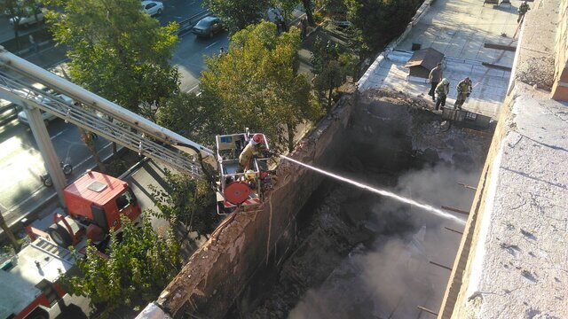 انبار پارچه جنوب تهران در آتش سوخت +عکس