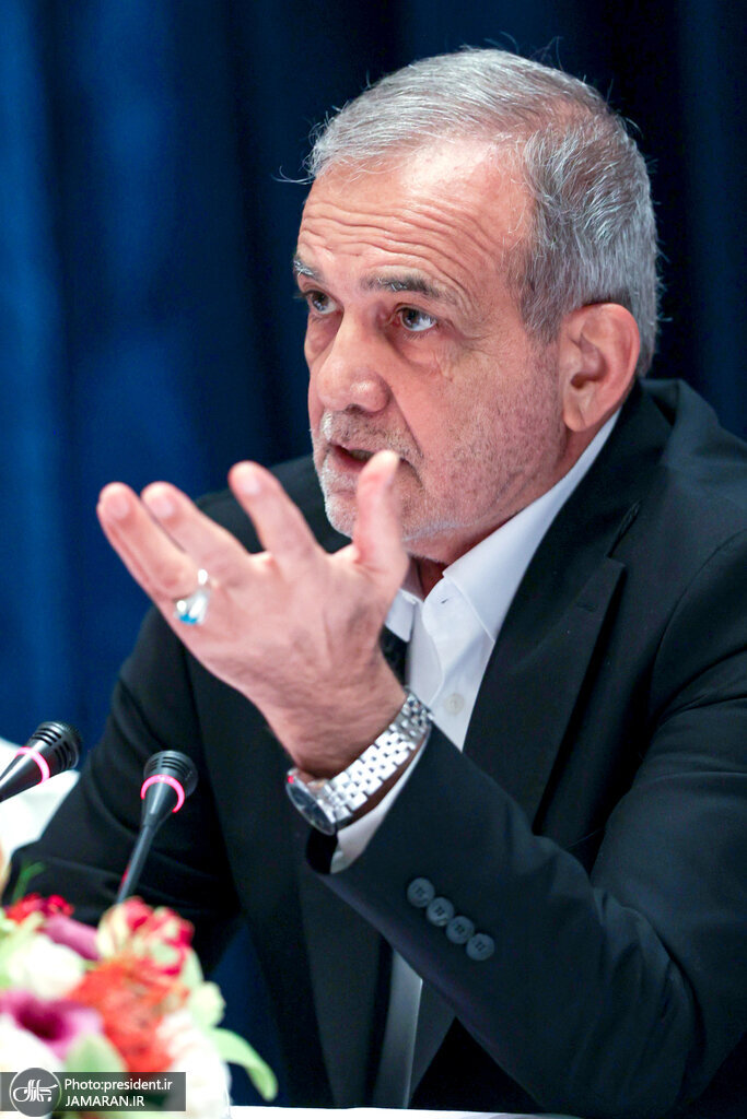 ژستهای رئیسجمهور در جمع رسانههای آمریکایی را ببینید +عکس