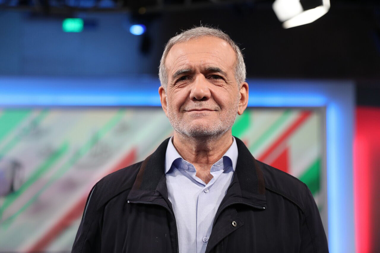 پزشکیان خبرنگار رویترز را آچمز کرد: خبرنگاری؟ پس میدونی که... +ویدیو پزشکیان خبرنگار رویترز را آچمز کرد: خبرنگاری؟ پس میدونی که... +ویدیو