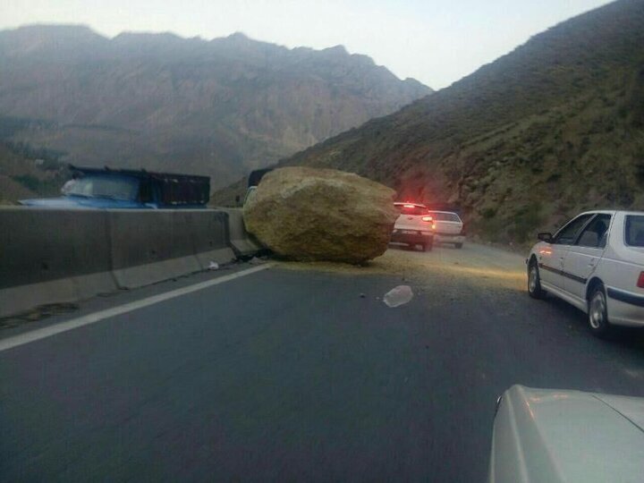 ببینید: عکس پژو پارس که در جاده چالوس مچاله شد!