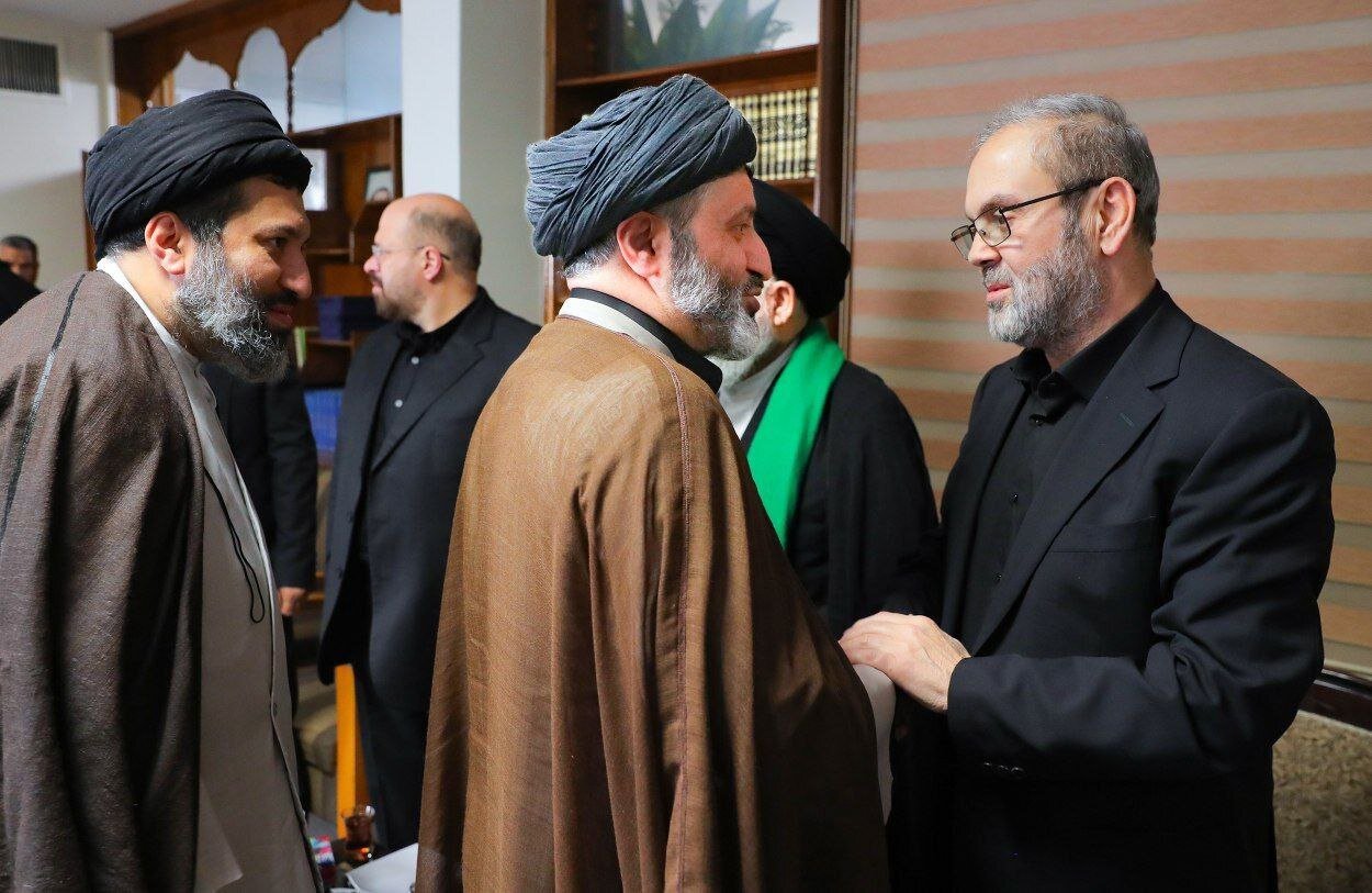 همه پسران رهبر انقلاب به دفتر حزبالله رفتند +عکس