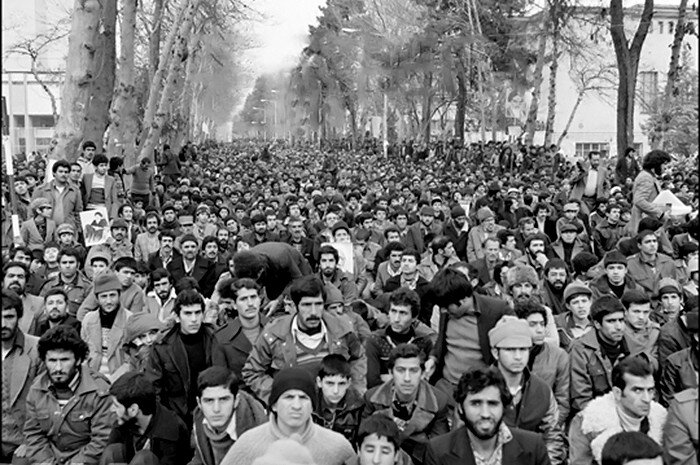 عکس و گزارش از اولین نمازجمعه به امامت آیتالله خامنهای