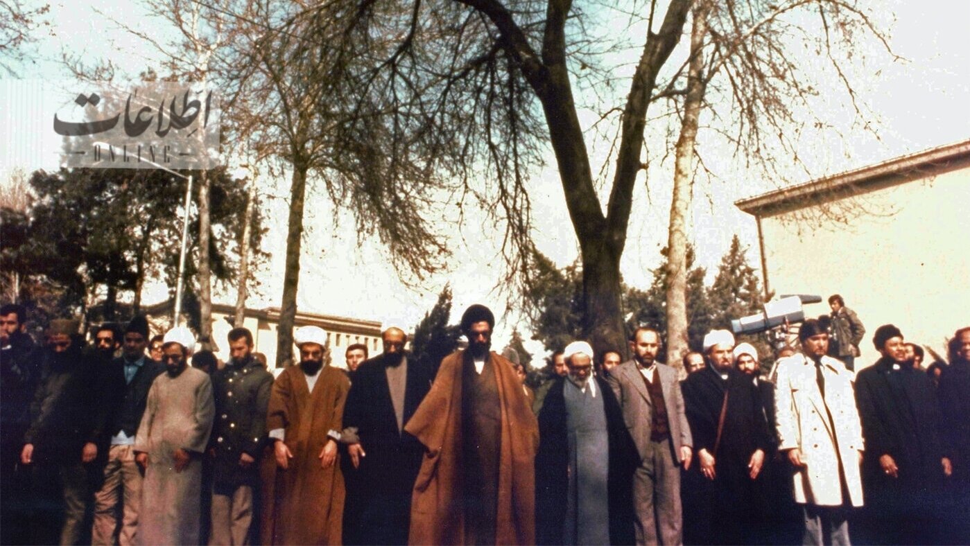 عکس و گزارش از اولین نمازجمعه به امامت آیتالله خامنهای