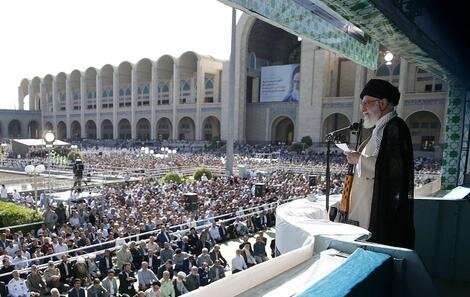 چرا فرماندهان نظامی ایران در نماز جمعه مقام معظم رهبری غایب بودند؟