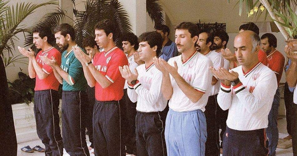 دروازهبان تیم ملی بخاطر مسائل اخلاقی از اعزام خطخورد +عکس نماز جماعت بازیکنان