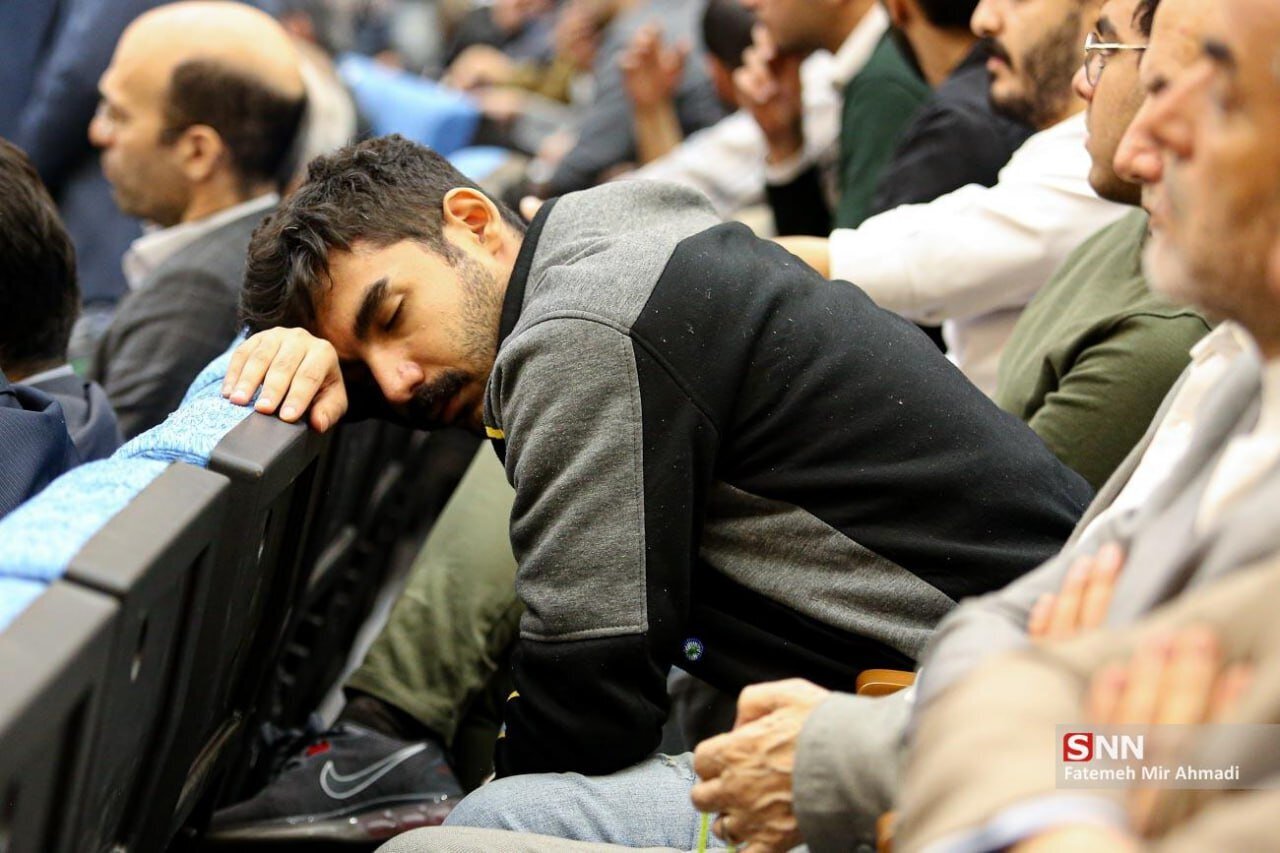 حاشیهسازی چند دانشجو در زمان سخنرانی پزشکیان +عکس