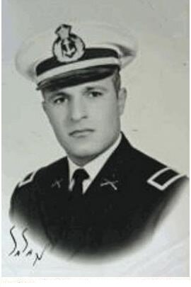 برای حفظ جزایر خلیجفارس ۳شهید دادیم +عکس اهتزاز پرچم ایران در جزیره بوموسی