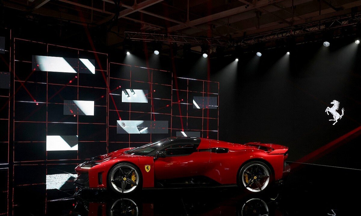 تصاویر این فراری جذاب را از دست ندهید / F80 سریعترین خودروی هیبریدی جهان