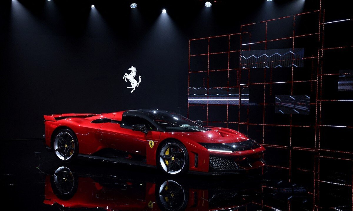 تصاویر این فراری جذاب را از دست ندهید / F80 سریعترین خودروی هیبریدی جهان