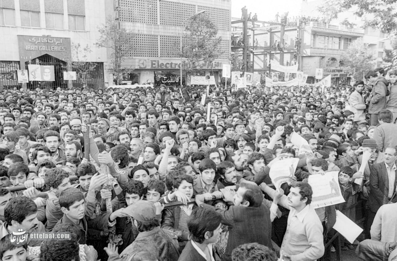 یارگیری برای حمله به سفارت انگلیس آغاز شد! +تصاویری که تاکنون ندیدهاید