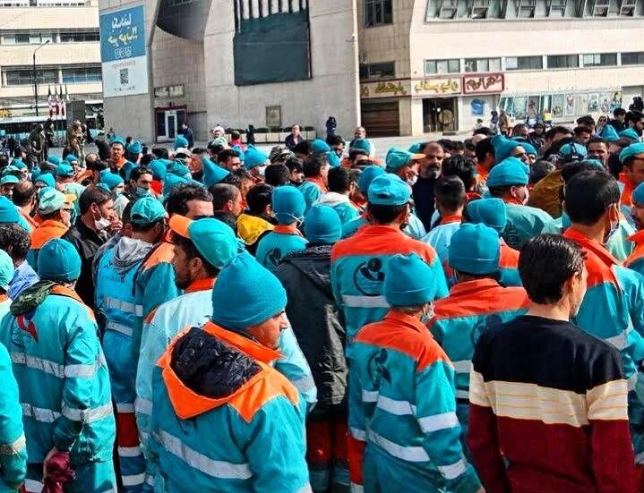 دلایل تجمع رفتگران مشهدی چه بود؟ +فیلم و عکس