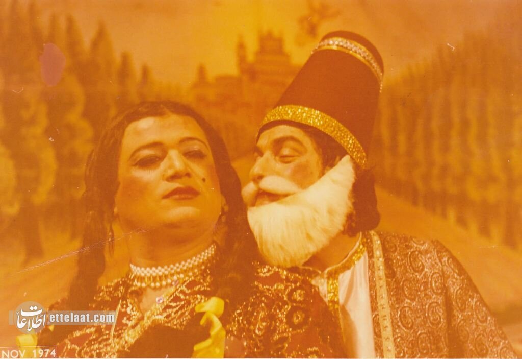 عکسهای تاریخی از علی نصیریان و عزتالله انتظامی در تئاتر تهران ۱۳۵۳