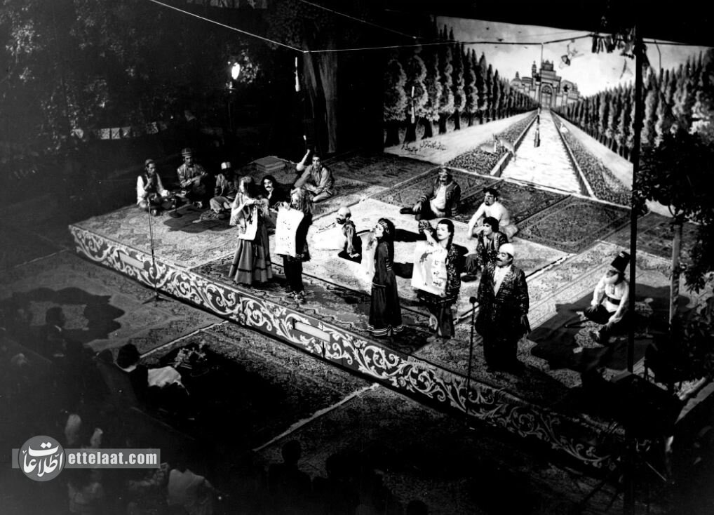 عکسهای تاریخی از علی نصیریان و عزتالله انتظامی در تئاتر تهران ۱۳۵۳