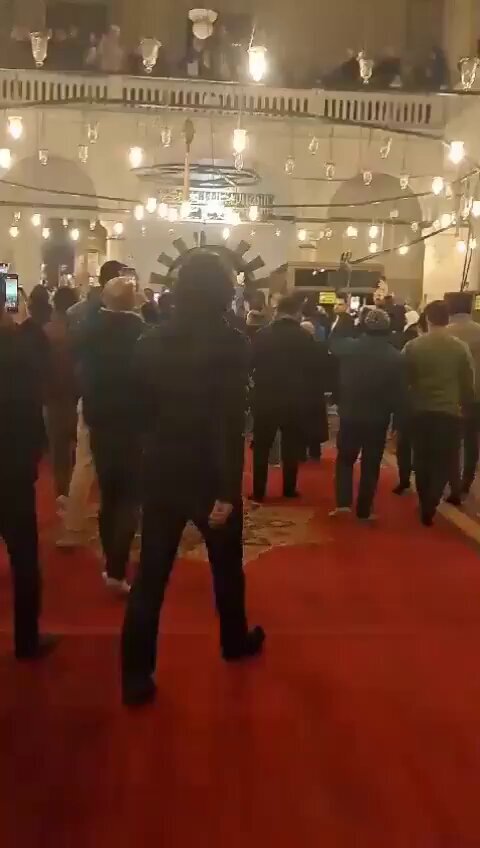 مردم ترکیه در مسجد فاتح استانبول سقوط سوریه را جشن گرفتند! +ویدیو مردم ترکیه در مسجد فاتح استانبول سقوط سوریه را جشن گرفتند! +ویدیو