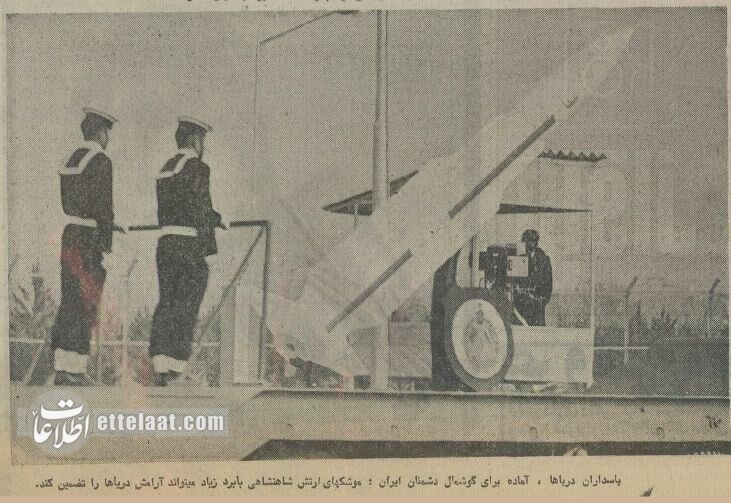عکسهای رژه دختران جوان ارتشی جلوی شاه منتشر شد!