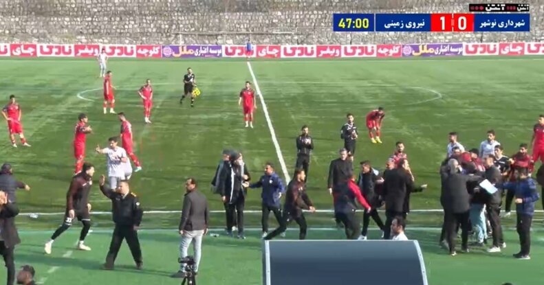 کتککاری در لیگ فوتبال ایران؛ نیمکتنشینان به جان هم افتادند