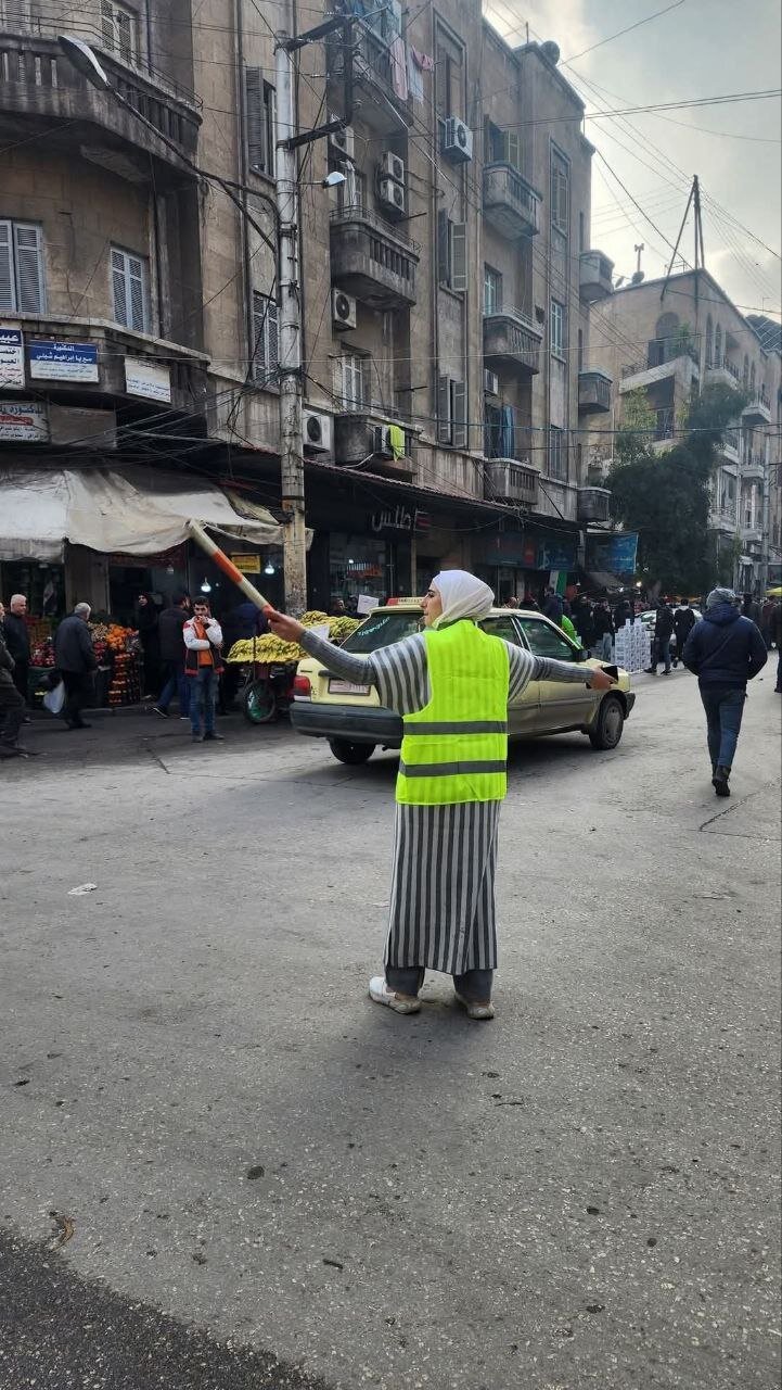 تصویر مامور راهنمایی و رانندگی زن در حلب وایرال شد