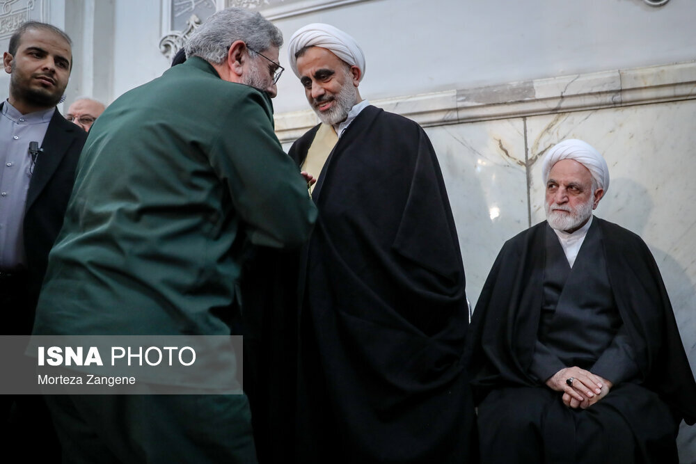 عکس تنهایی حدادعادل در مجلس ترحیم ۲قاضی ترورشده را ببینید