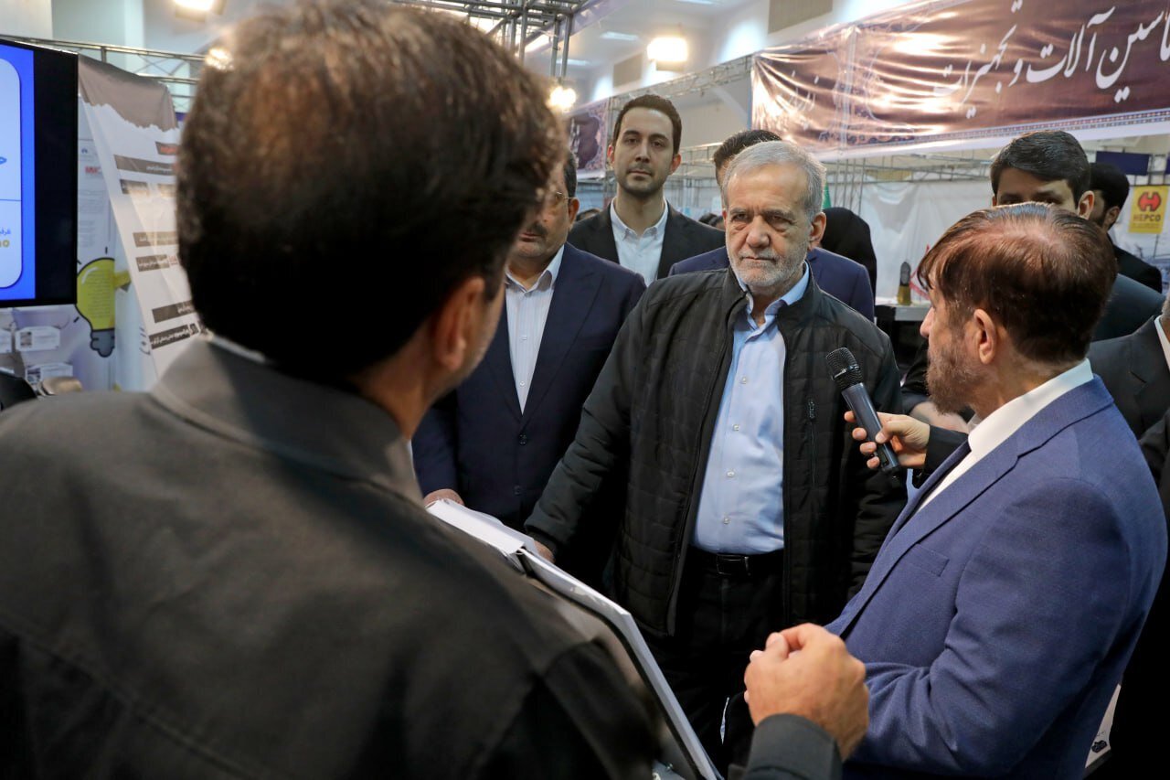 مسعود پزشکیان در نمایشگاه پیشگامان پیشرفت