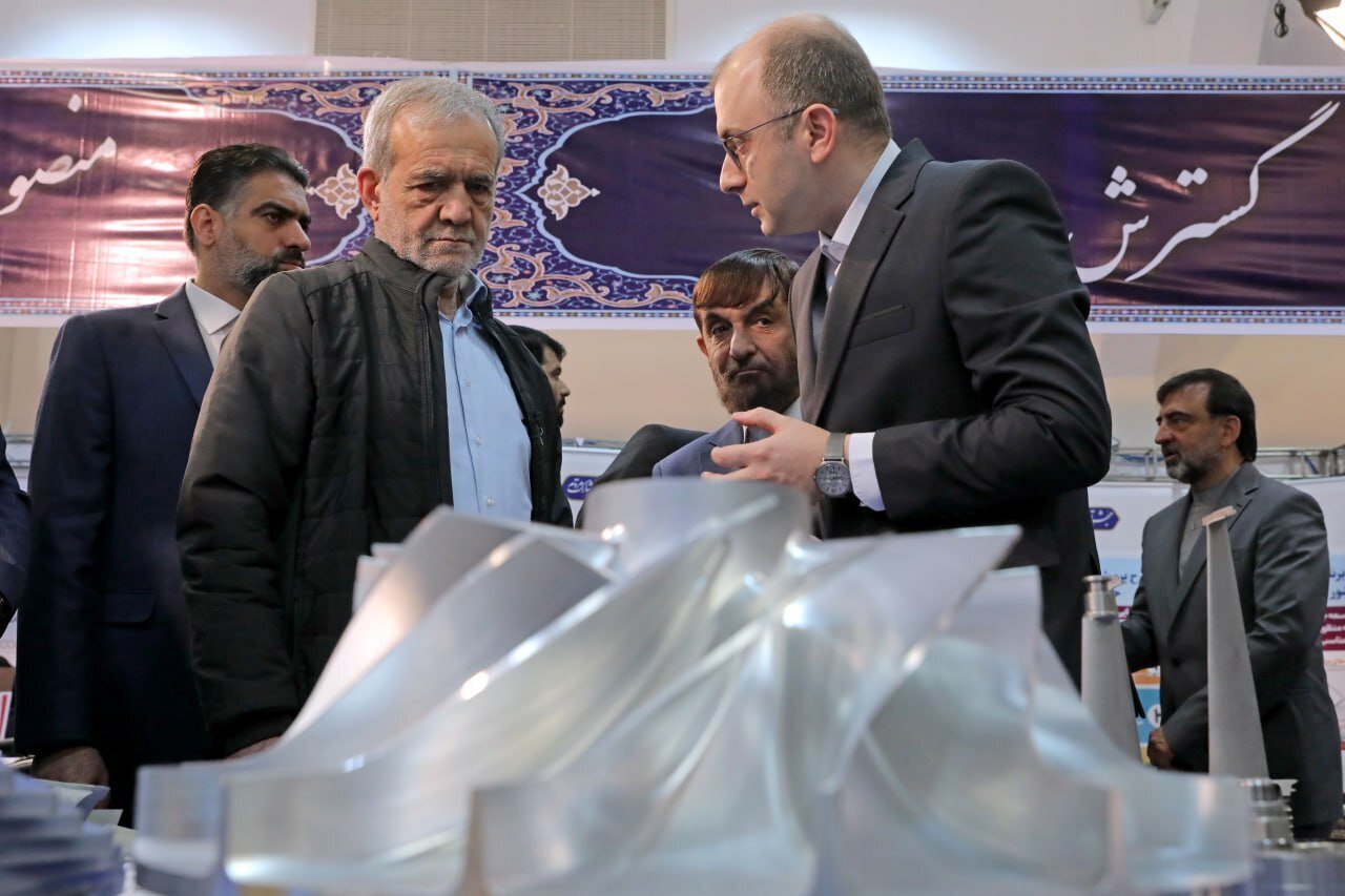 رئیس جمهور در نمایشگاه پیشگامان پیشرفت