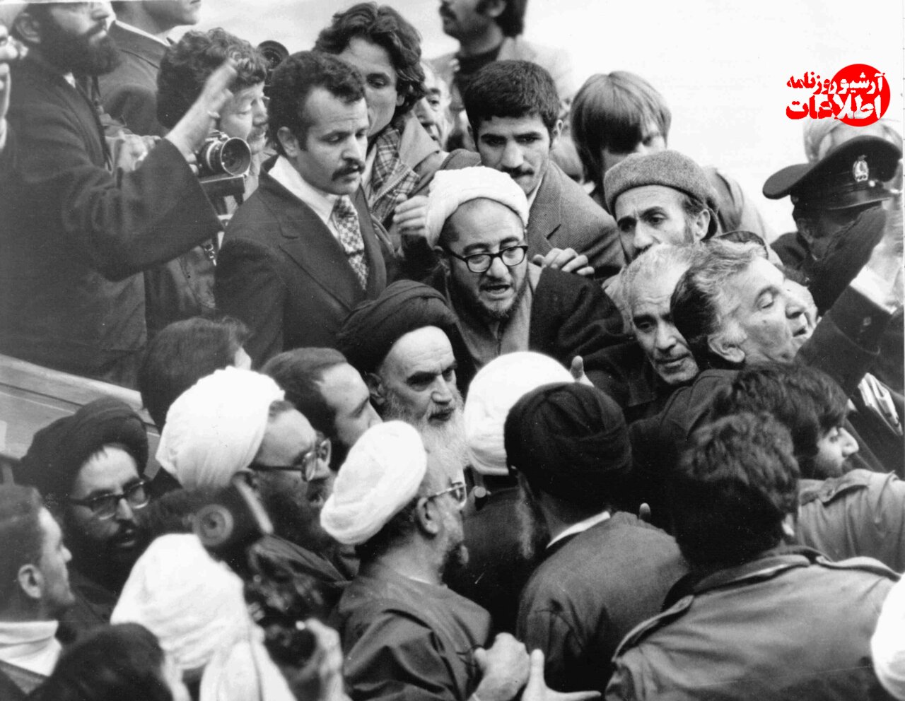 چه کسی دستور قطع تصاویر ورود امام(ره) به ایران را داد؟ +عکسهای دیدهنشده