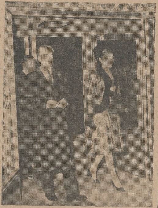 بزرگترین پرده سینما با حضور شاه و فرح افتتاح شد! +عکس