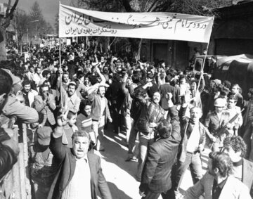 عکس منتشرنشده از کلیسای سرکیس و تظاهرات آشوری‌های تهران!