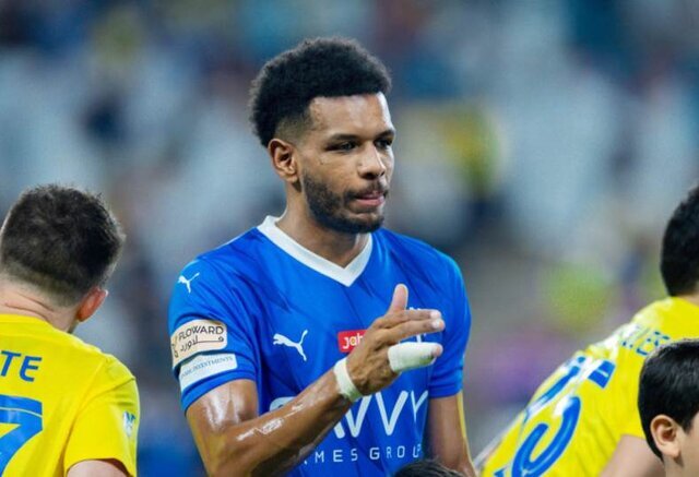 فقط یک بازیکن در پایان دیدار الهلال و پرسپولیس هو شد!