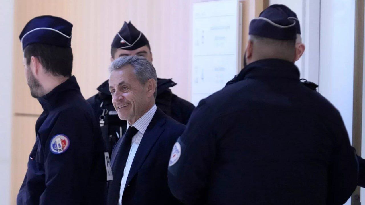 پابند الکترونیکی رئیس جمهور سابق خبرساز شد +عکس