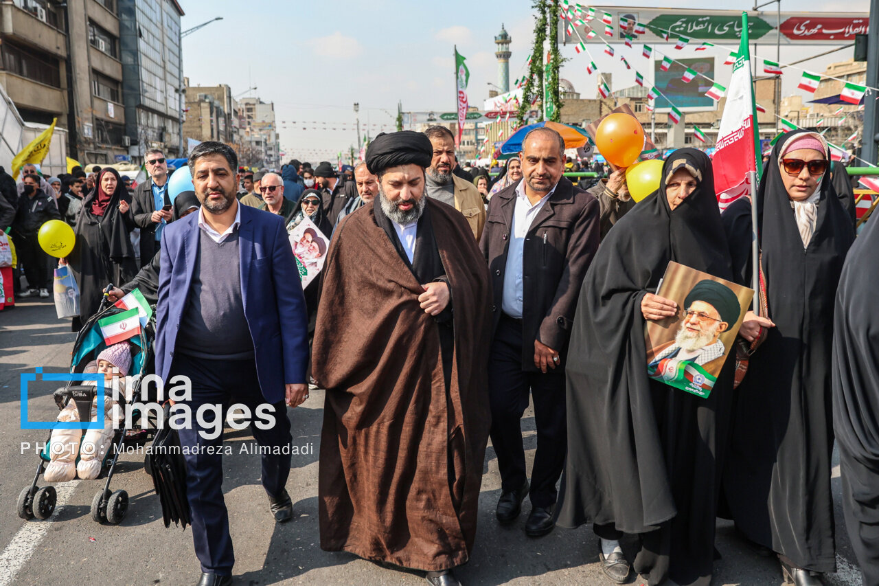 میثم خامنه‌ای در راهپیمایی امروز تهران +عکس