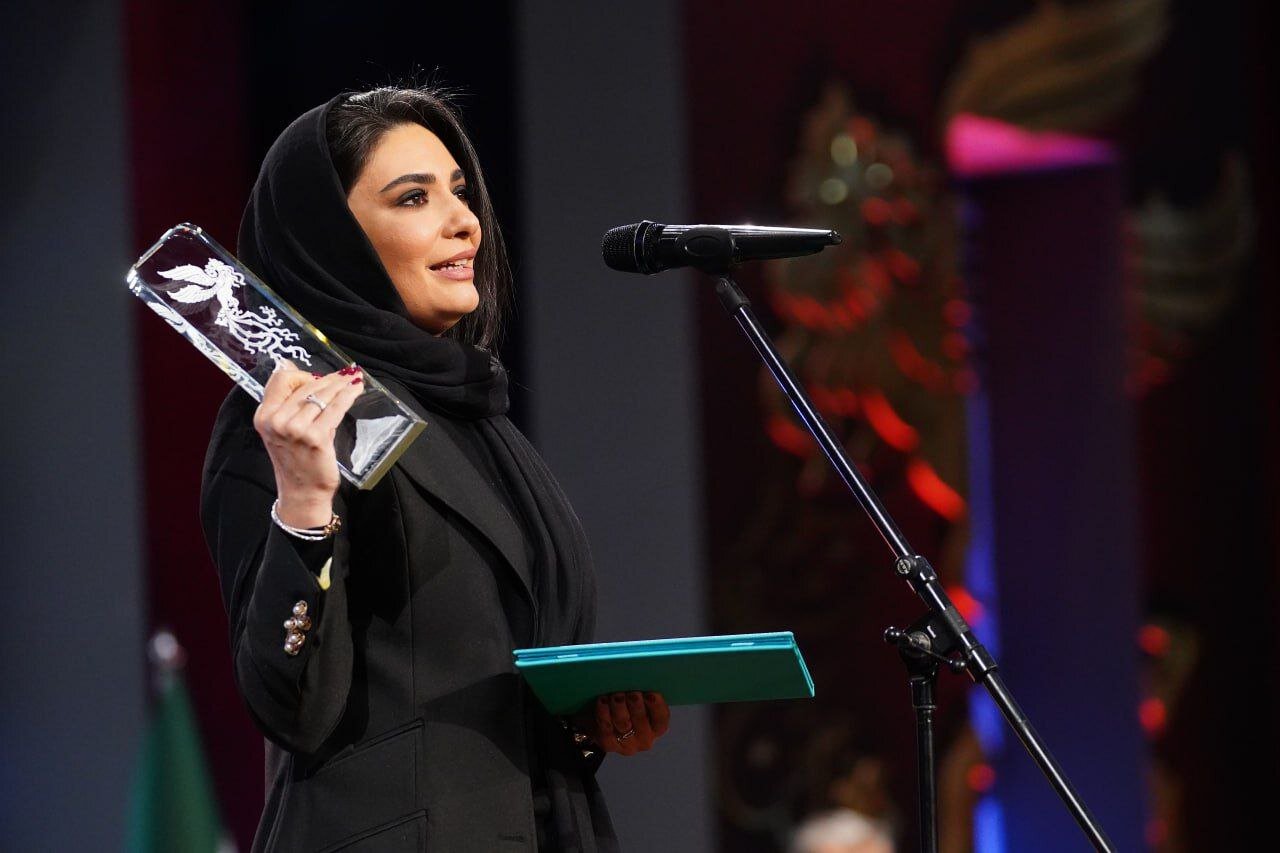 لیندا کیانی در اختتامیه جشنواره فجر