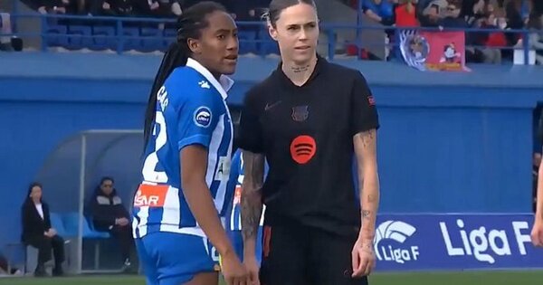 آزار جنسی بار دیگر در فوتبال زنان خبرساز شد؛ اینبار وسط زمین! +عکس