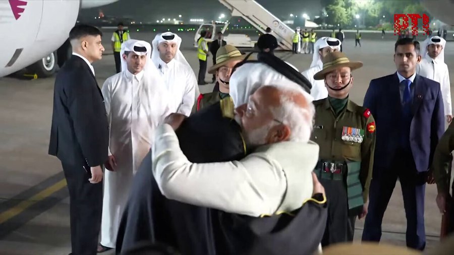 بغل‌کردن امیر قطر دردسرساز شد! +ویدیو