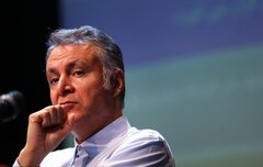 اصلا پولی مانده که صرف این نادانی‌ها کنید؟